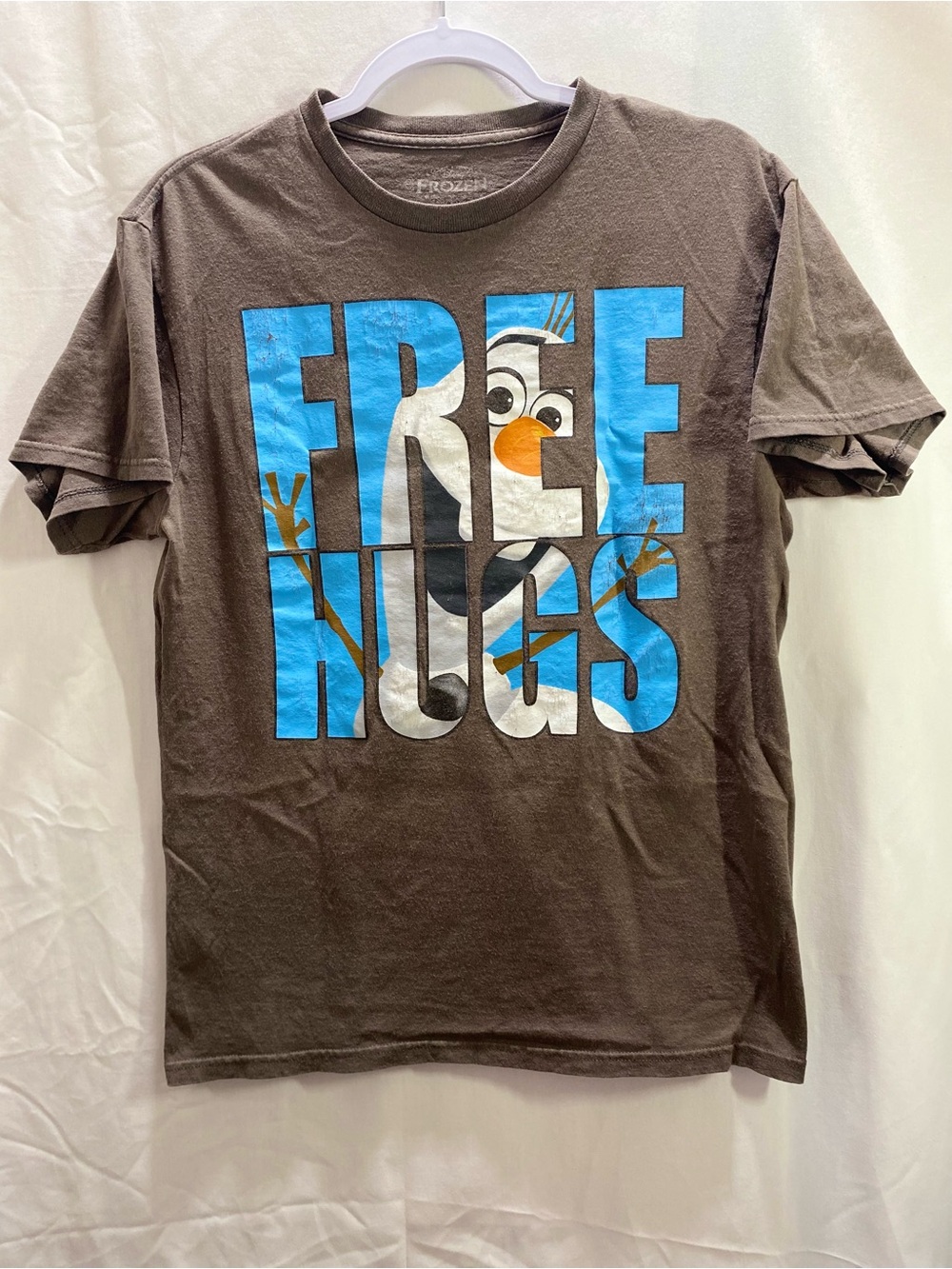 Disney Frozen Olaf "Free Hugs" Brown Graphic T-Shirt youth Size Medium